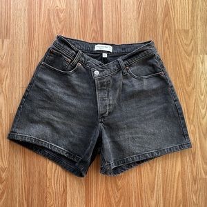 Abercrombie & Fitch | Curve love high rise Dad short | size 28/6